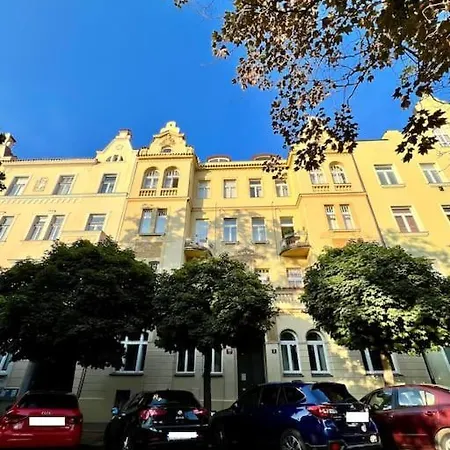 Lovely Large Flat In Historic Building, Balcony, Parking