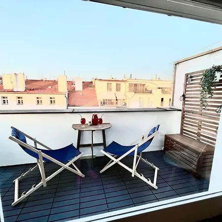 Appartement Lovely Large Flat In Historic Building, Balcony, Parking Praag