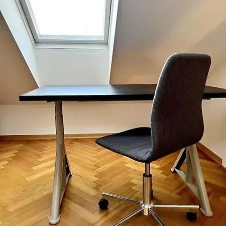 Appartement Lovely Large Flat In Historic Building, Balcony, Parking