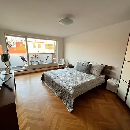 Appartement Lovely Large Flat In Historic Building, Balcony, Parking *