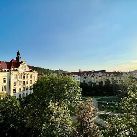 Appartement Lovely Large Flat In Historic Building, Balcony, Parking