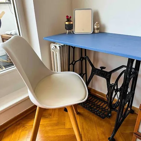 Appartement Lovely Large Flat In Historic Building, Balcony, Parking Praag
