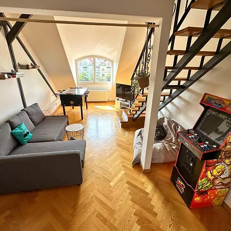 Appartement Lovely Large Flat In Historic Building, Balcony, Parking *