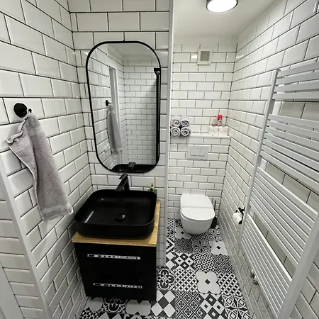 Lovely Large Flat In Historic Building, Balcony, Parking *